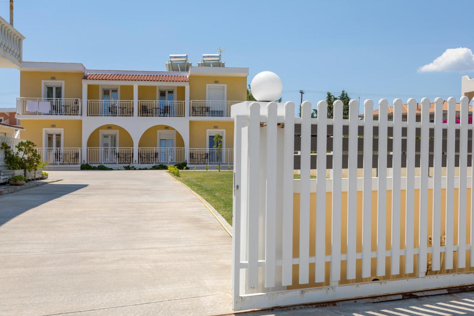 Morfeas Zante Apartments Bagian luar foto